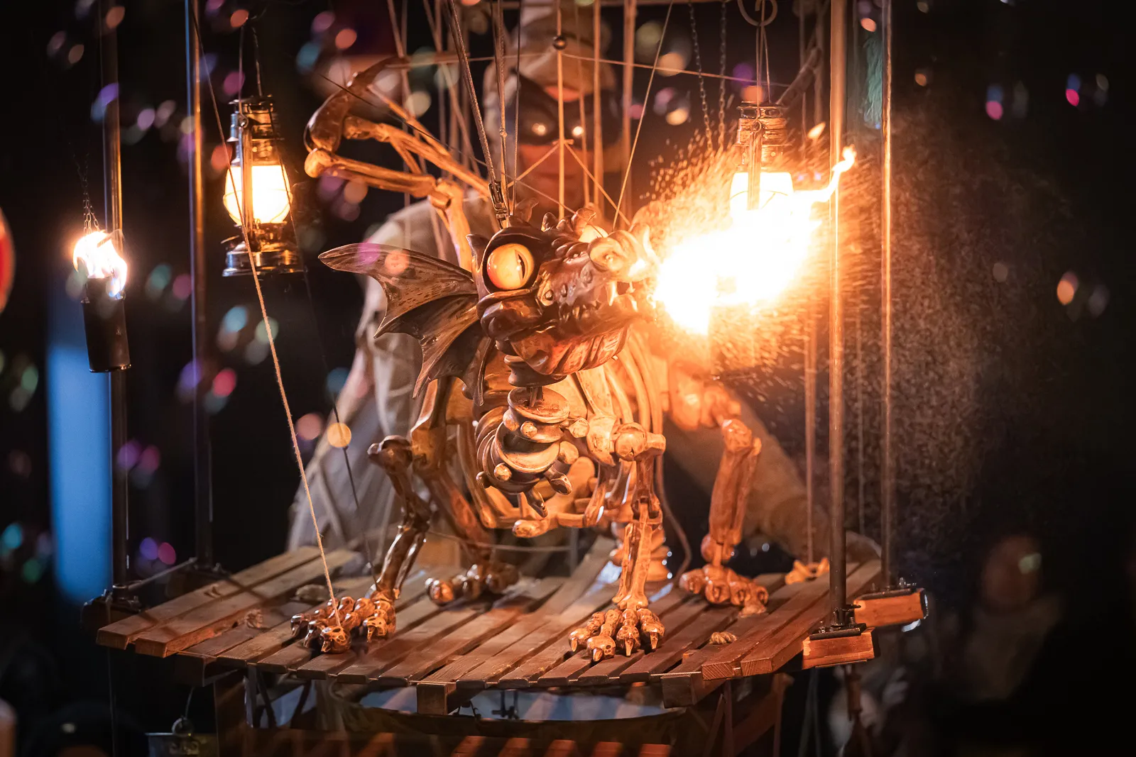 Photo de couple dans les vignes en signe. Photo du photographe Rüdi Welter.